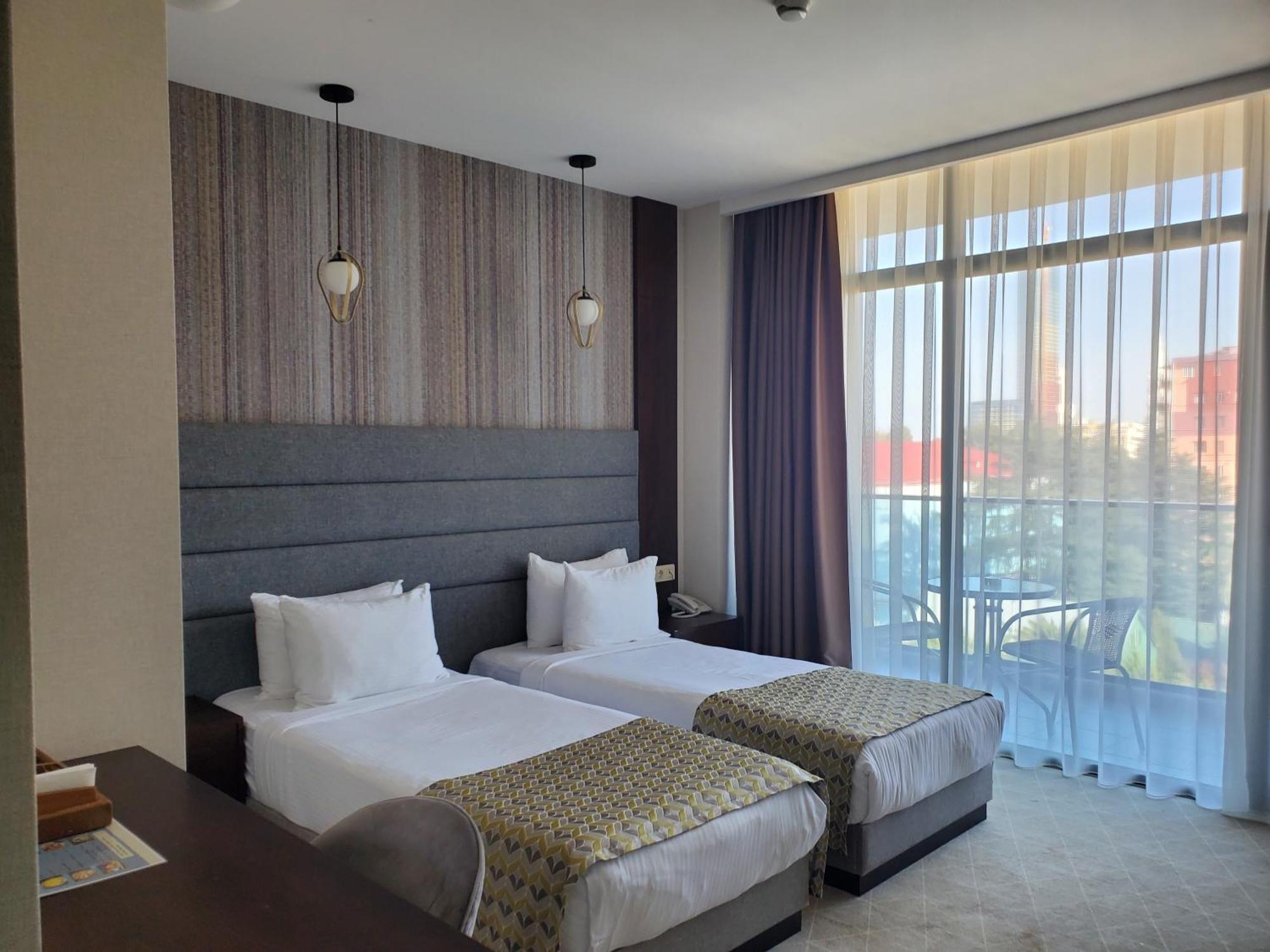 Hotel Salvador Batumi Exteriör bild