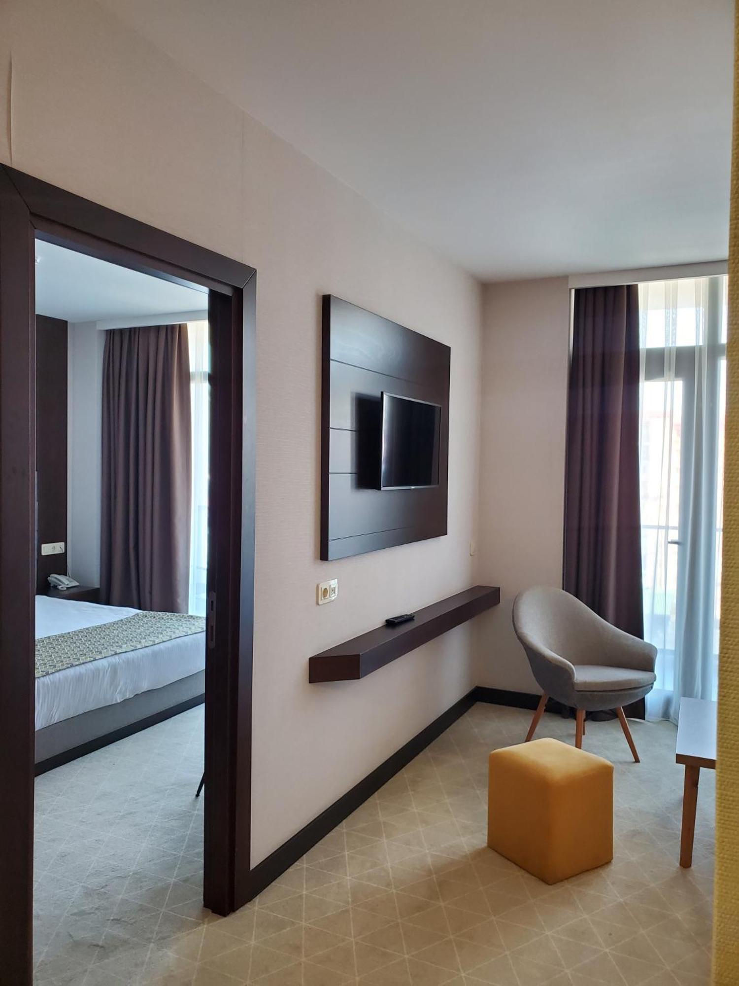 Hotel Salvador Batumi Exteriör bild